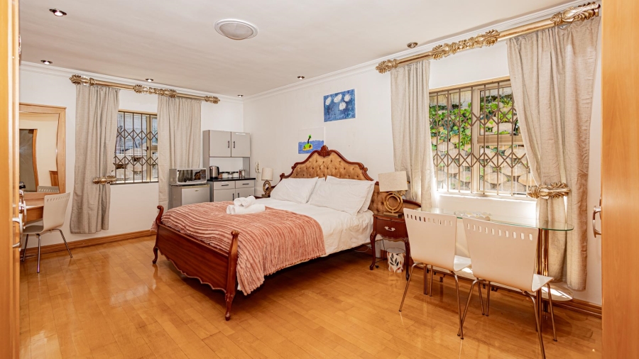 7 Bedroom Property for Sale in Plattekloof Western Cape